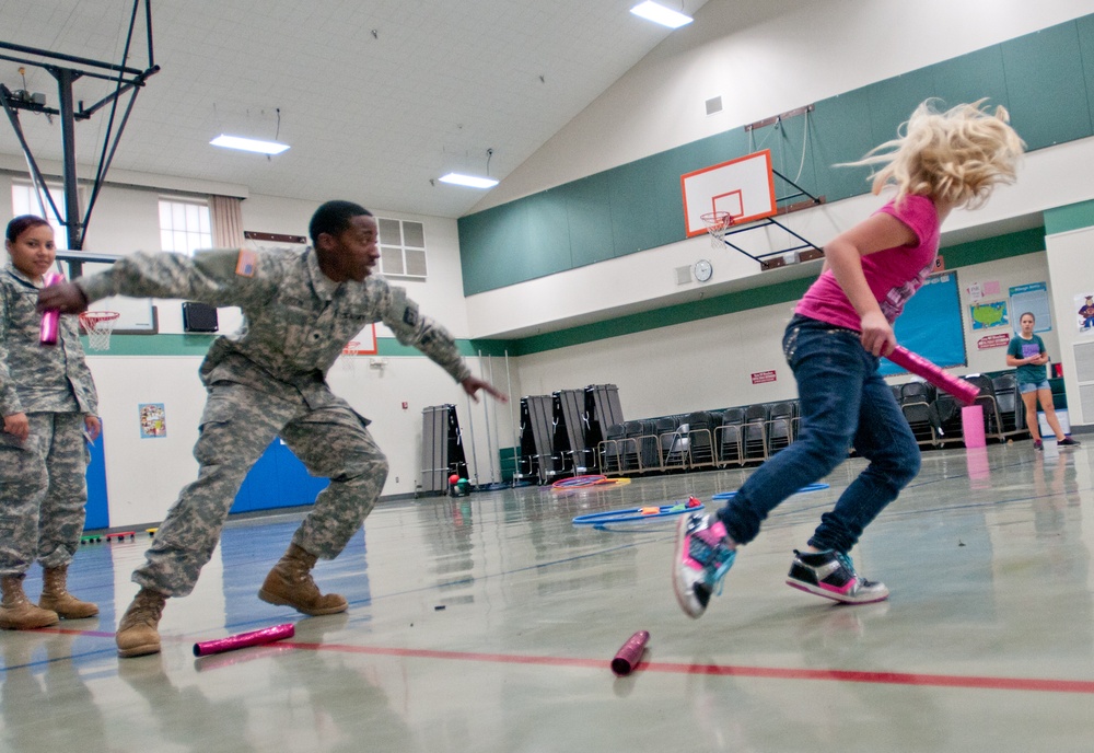 47th CSH soldiers influence students in Orting community