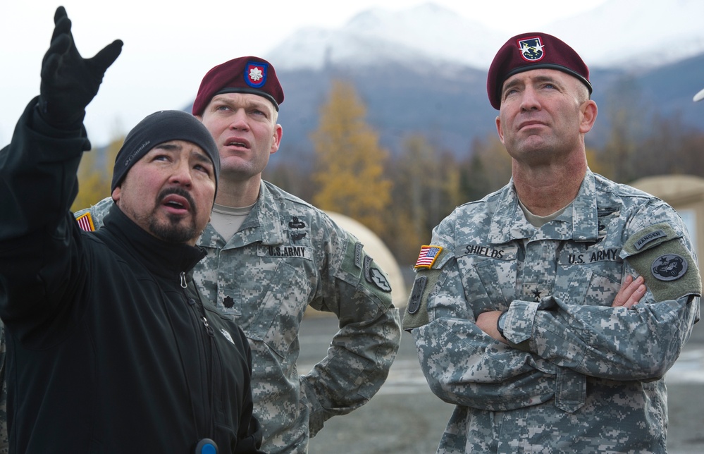 Paratroopers test SkySat system