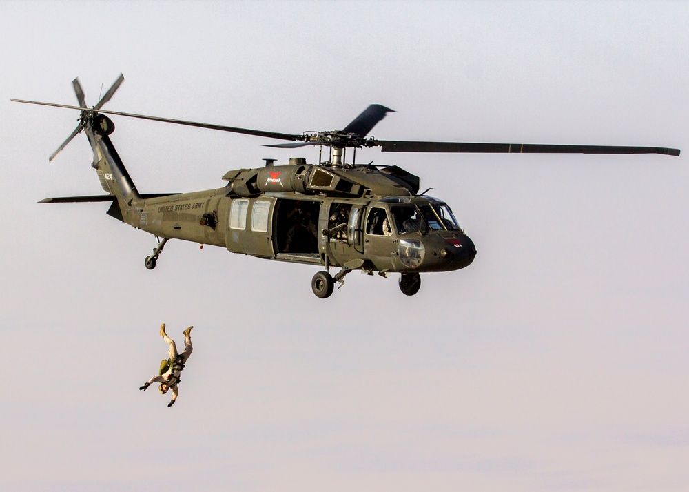 26th MEU Force Recon Parachute Operations with Montana Army National Guard