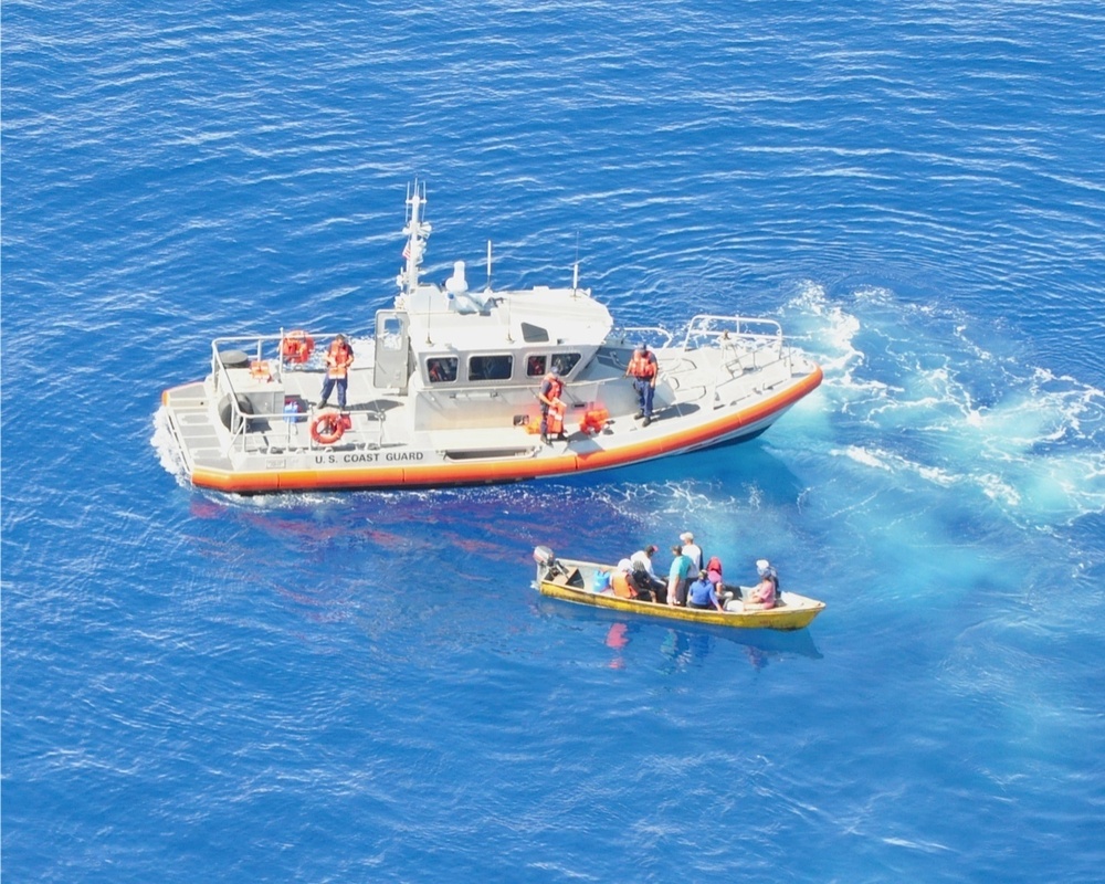 Coast Guard repatriates 18 Dominican and 2 Haitian migrants to the Dominican Republic