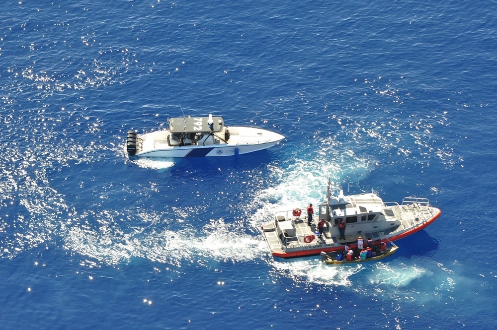 Coast Guard repatriates 18 Dominican and 2 Haitian migrants to the Dominican Republic