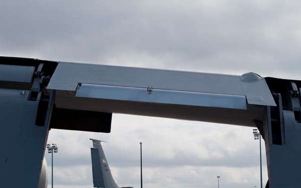 McConnell's refueling mission remains steady despite government shutdown