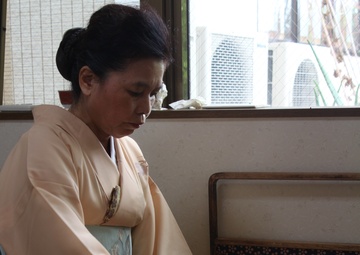 Spouses learn traditional art of  ancient Japanese tea ceremonies