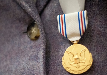 Congresswoman Giffords recognized for service to Soldiers