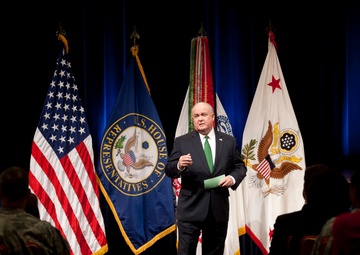 Congresswoman Giffords recognized for service to Soldiers