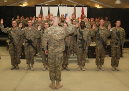 Deployed soldiers re-enlist in mass ceremony