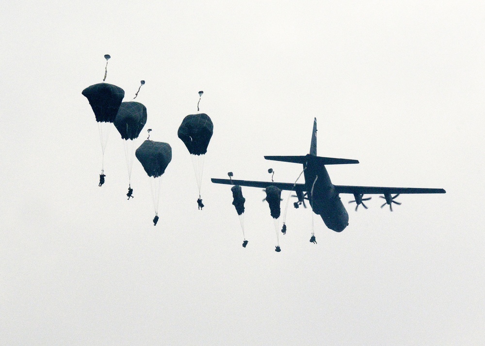 Training 173rd Infantry Brigade Combat Team (Airborne) - Airfield seizure