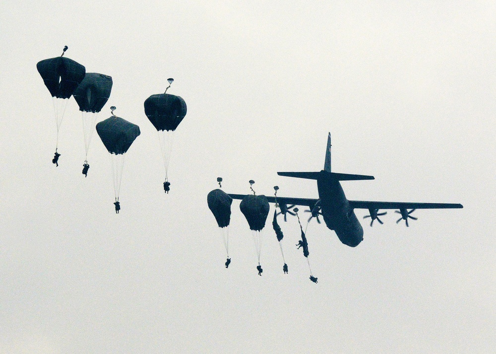 Training 173rd Infantry Brigade Combat Team (Airborne) - Airfield seizure