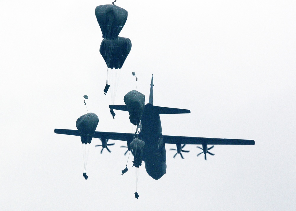 Training 173rd Infantry Brigade Combat Team (Airborne) - Airfield seizure