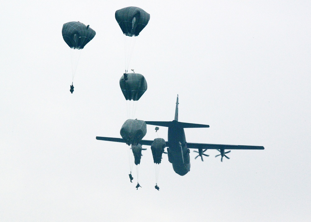 Training 173rd Infantry Brigade Combat Team (Airborne) - Airfield seizure