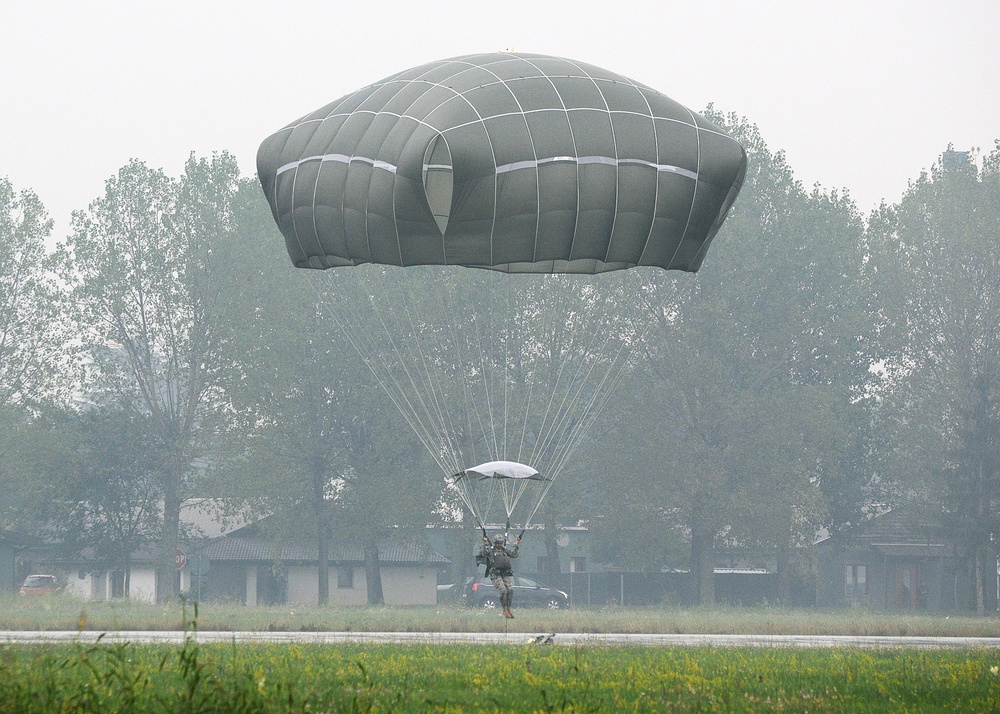 Training 173rd Infantry Brigate Combat Team (Airborne) - Airfield seizure