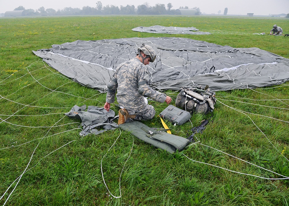 Training 173rd Infantry Brigade Combat Team (Airborne) - Airfield seizure