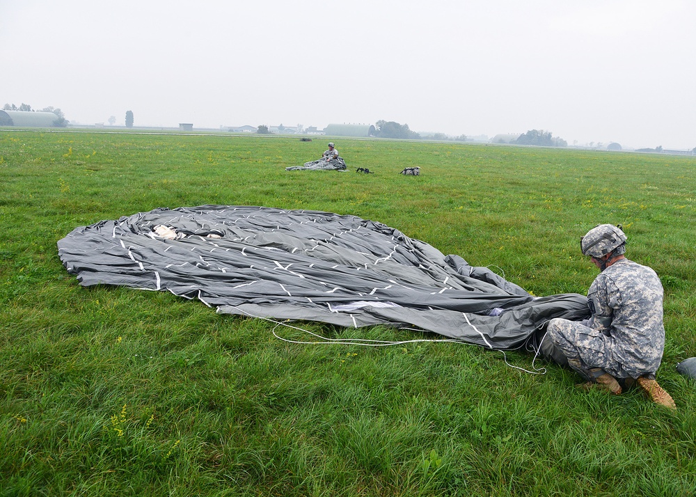 Training 173rd Infantry Brigade Combat Team (Airborne) - Airfield seizure