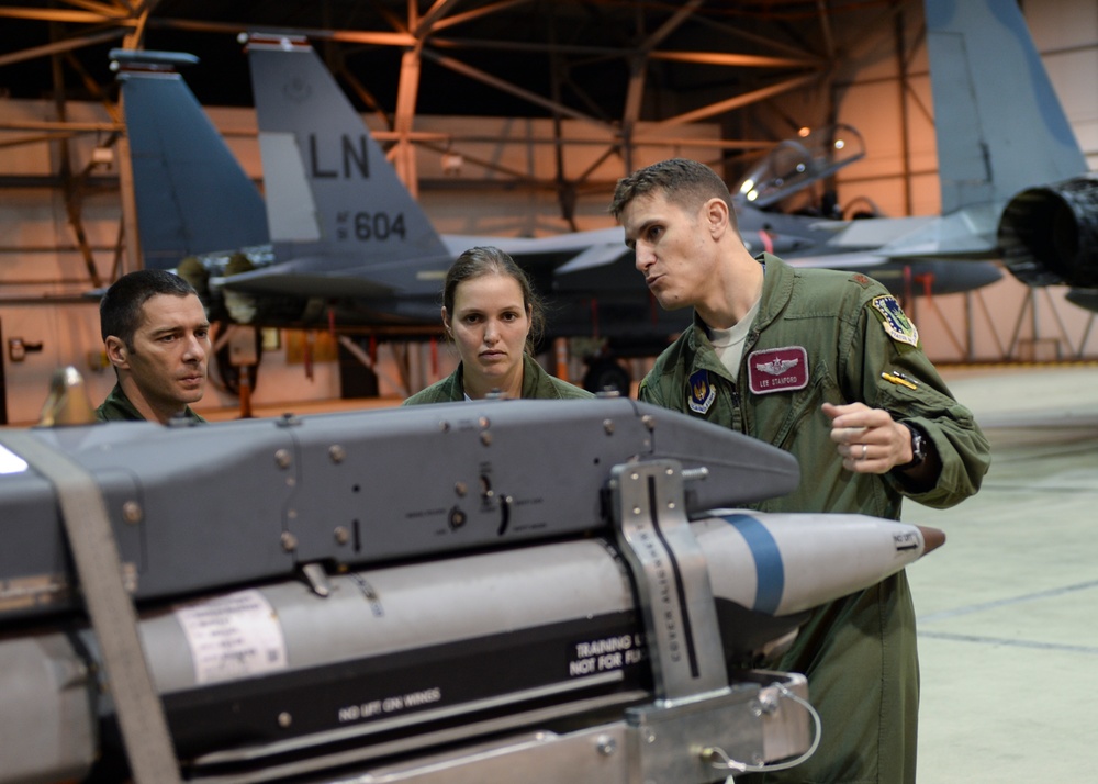 Air Force members 'exchange ideas' during French visit