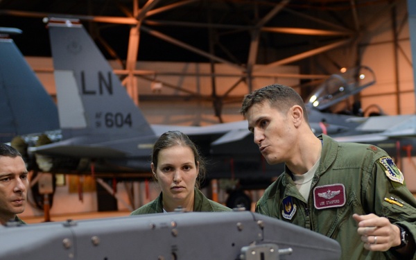 Air Force members 'exchange ideas' during French visit