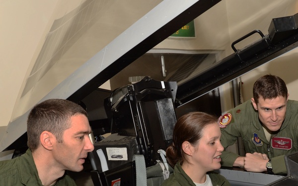 Air Force members 'exchange ideas' during French visit