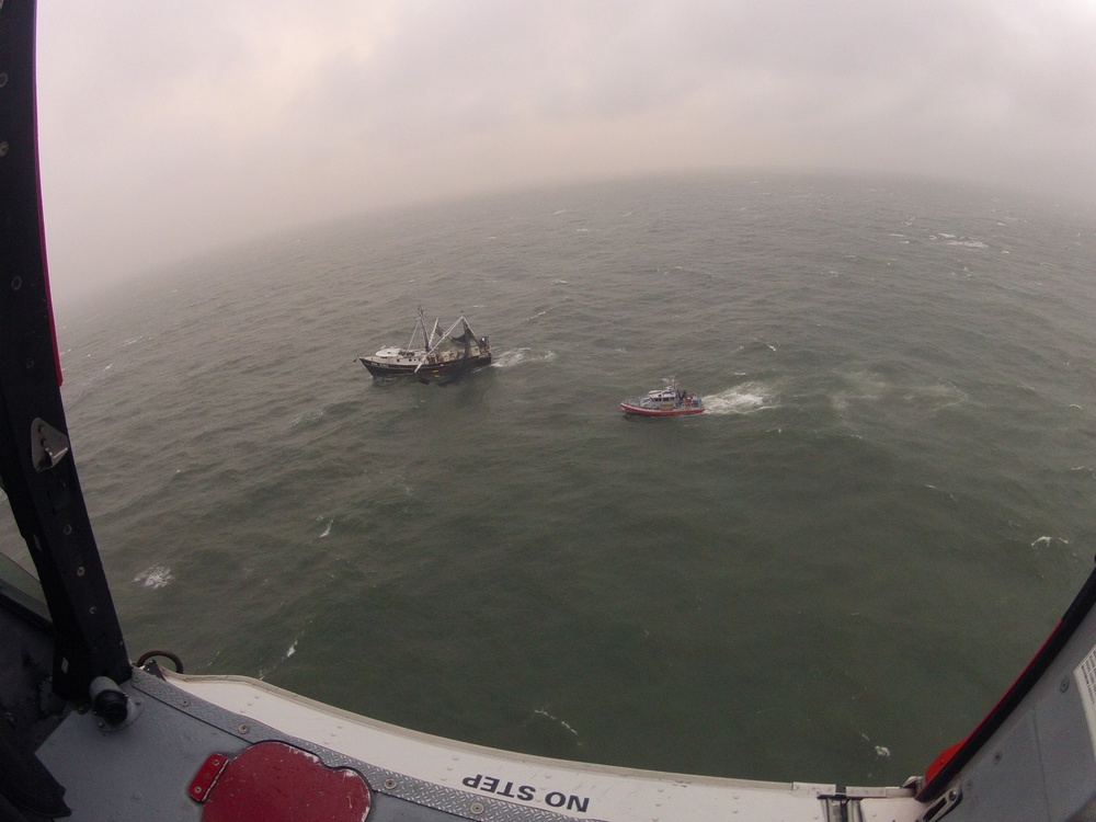 Coast Guard responds to 4 people on flooding boat