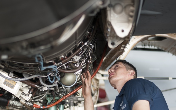 E/A-18G Growler inspection