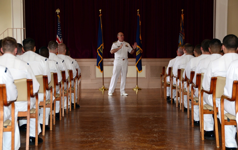 Surgeon general visits Lovell FHCC