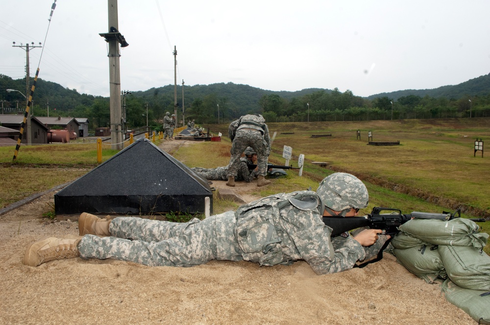 Soldiers set their sights on pop-up targets