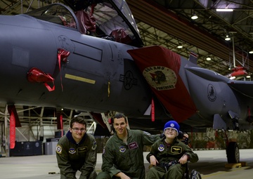Children experience Air Force during Pilot for a Day
