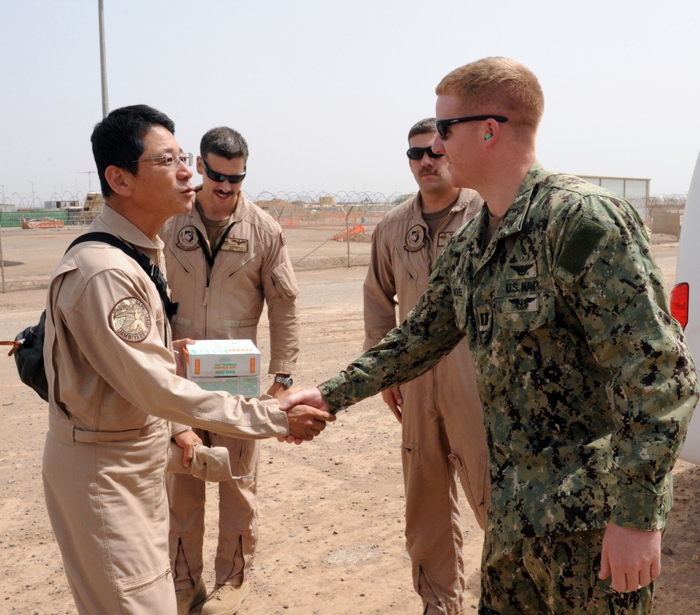 Japan's DAPE tours Navy P-3 aircraft