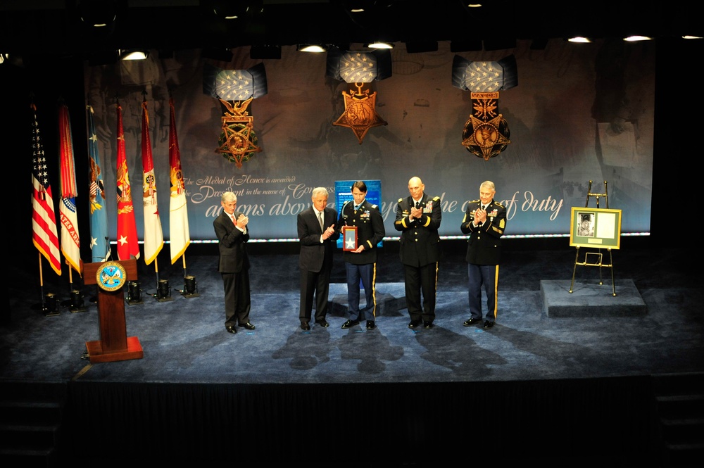 Army Capt. William D. Swenson, Medal of Honor Ceremony