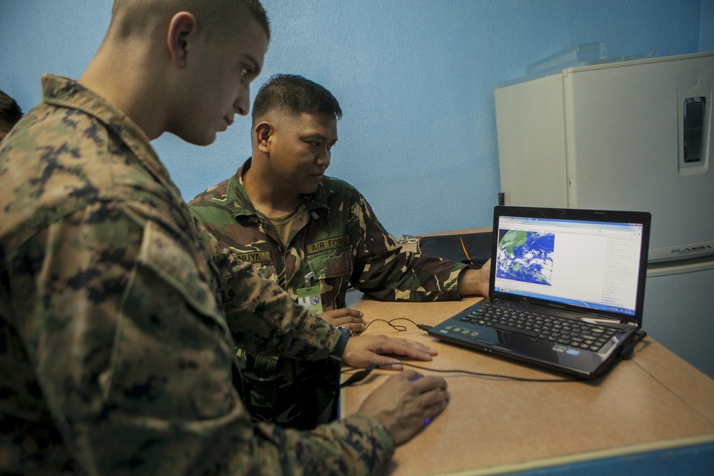 Philippine, U.S. forecasters play a big role behind the scenes at PHIBLEX 14