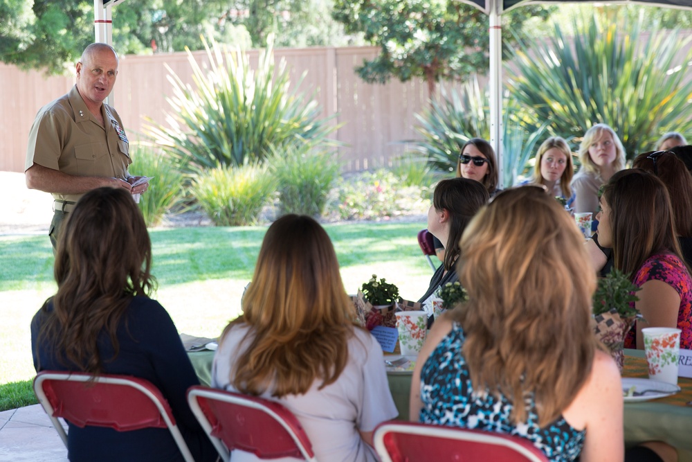 First Lady of the Marine Corps and 3rd MAW CG commend Marine spouses