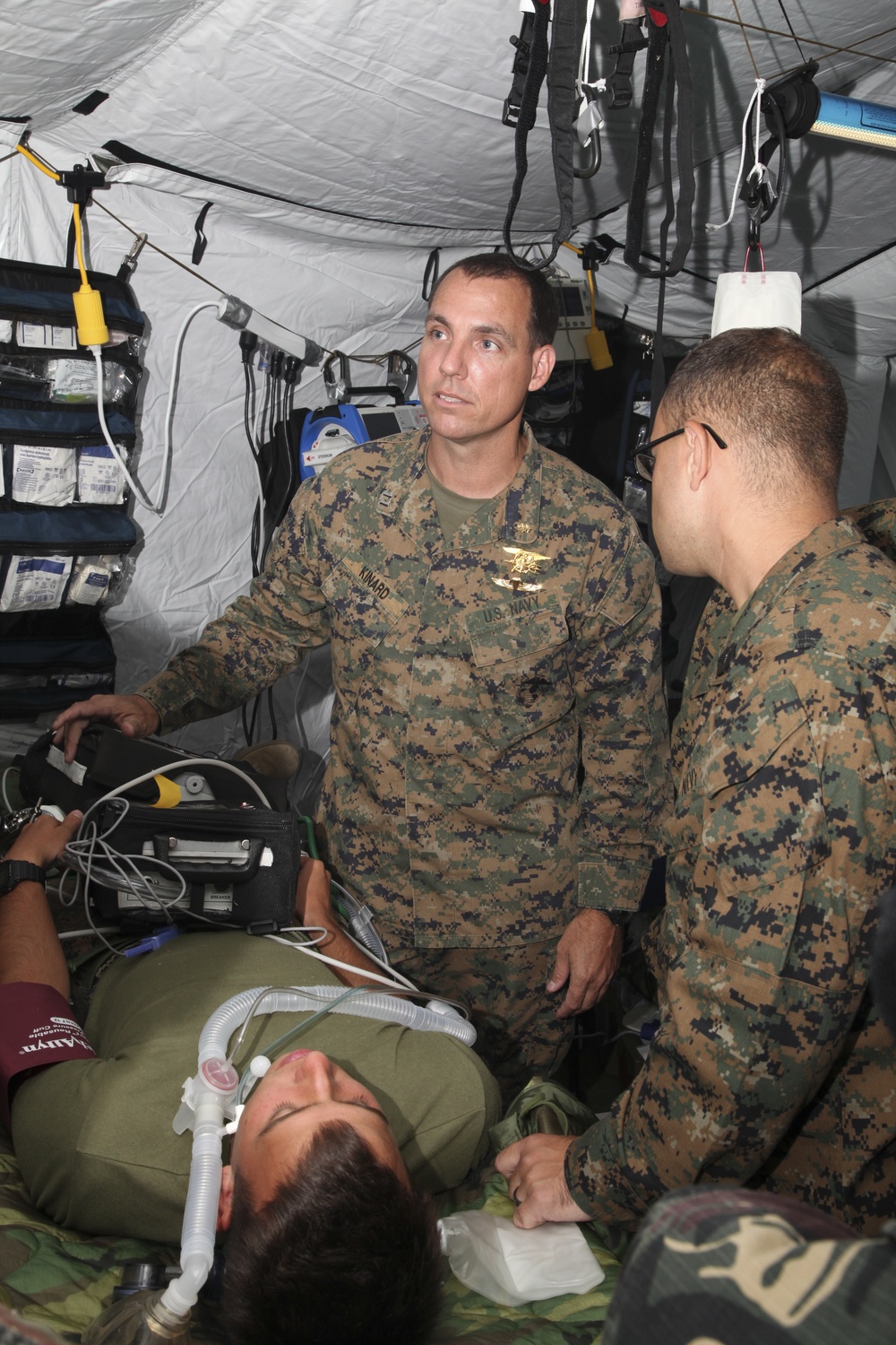 U.S. Navy corpsman share capabilities with Philippine counterparts