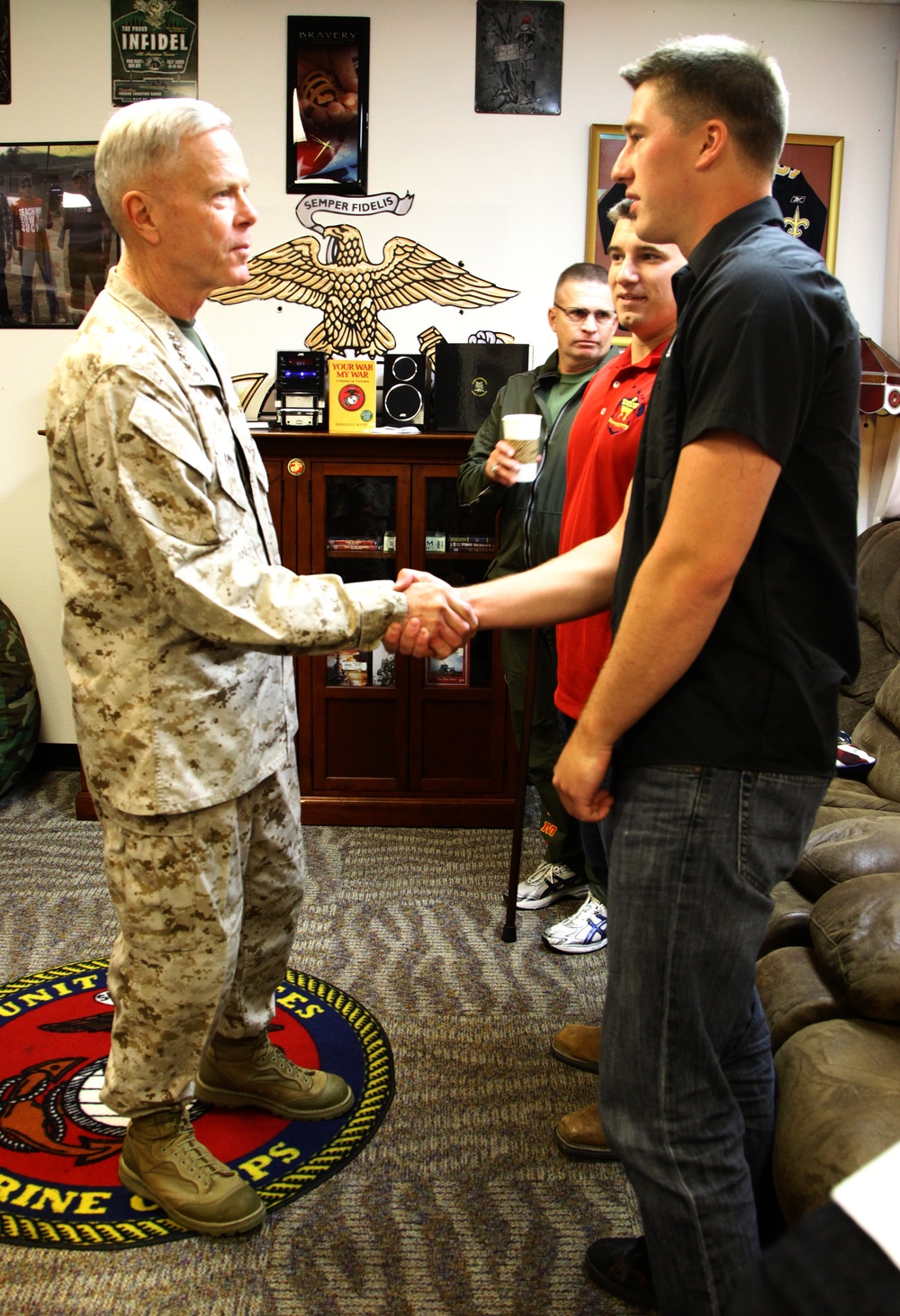 CMC visits Wounded Warriors at Balboa Hospital