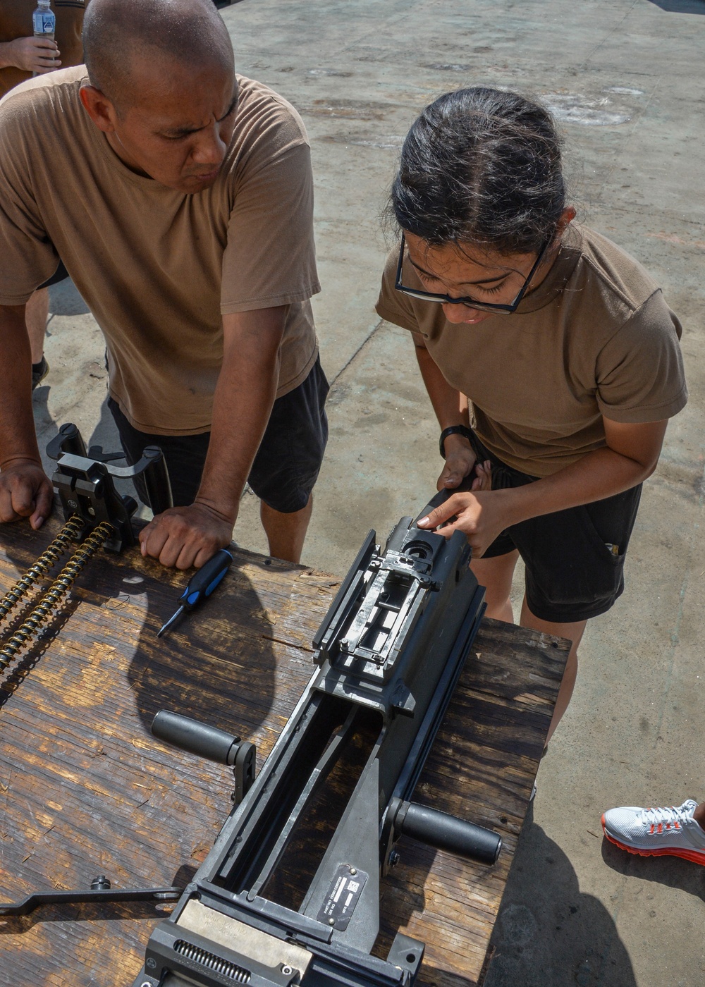 Riverine Command Boat: Assembling weapons