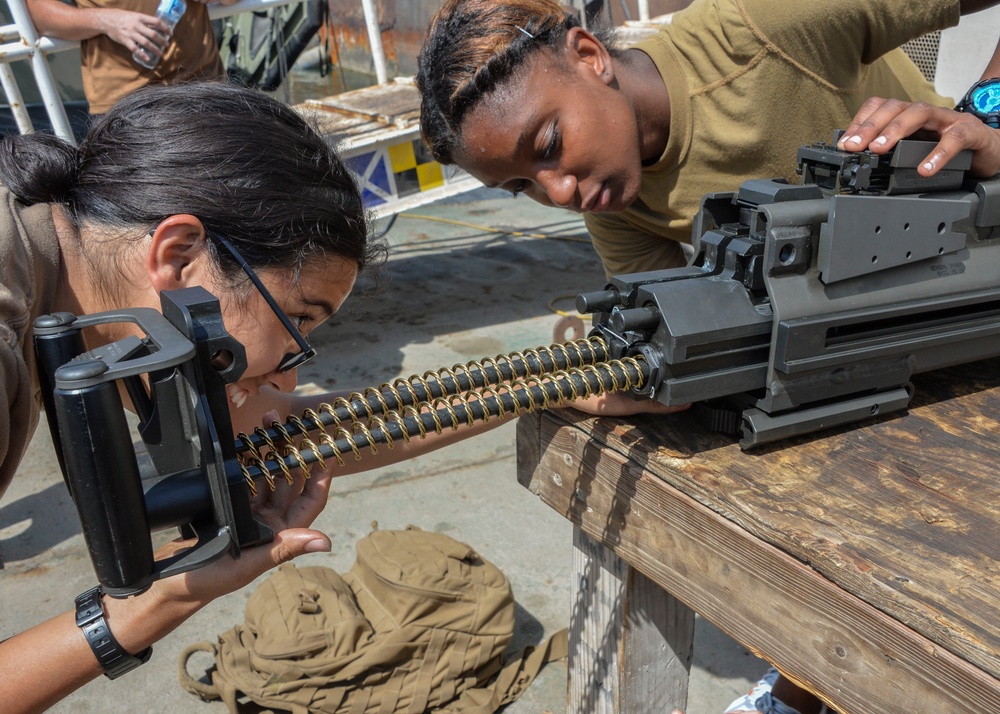 Riverine Command Boat: Assembling weapons