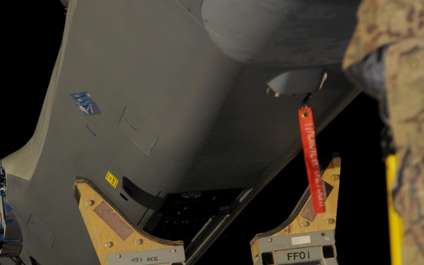 MQ-9 Airmen unload aircraft