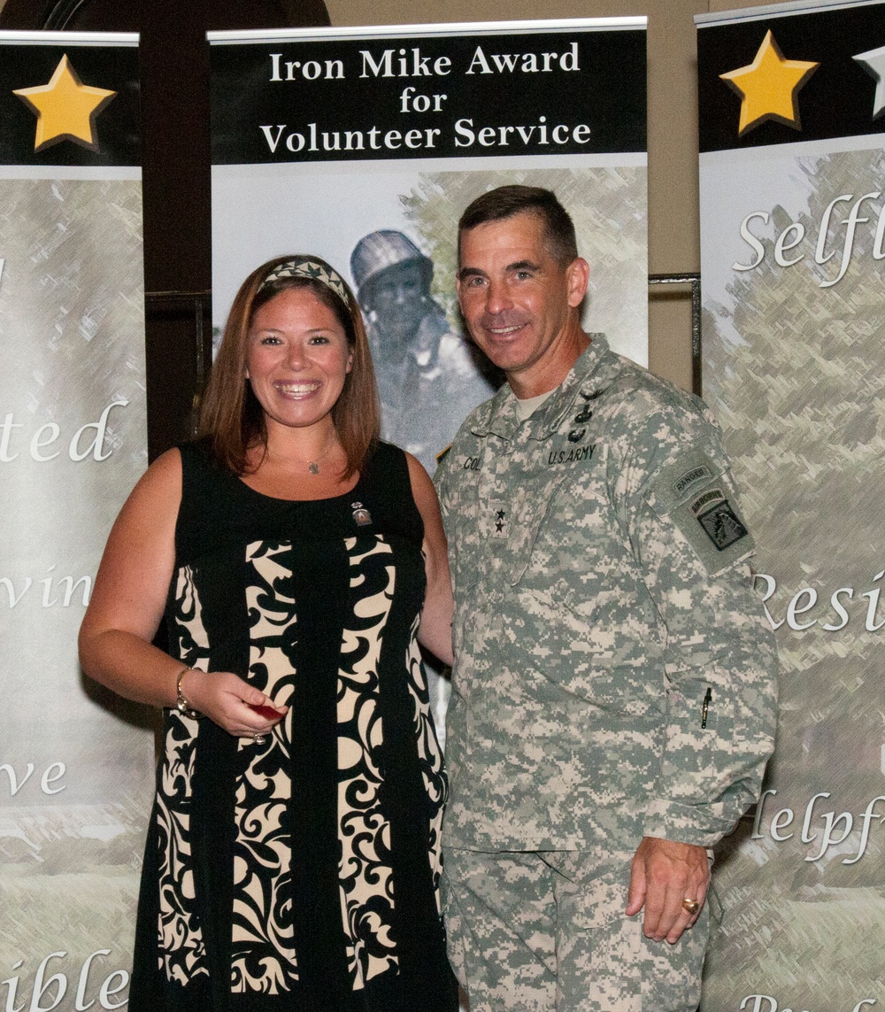 AUSA honors 82nd CAB family for volunteerism