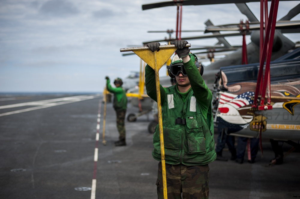 USS George Washington flight deck activity