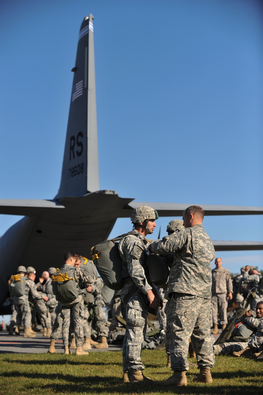 173rd IBCT (A) paratroopers combat jump training in Grafenwoehr