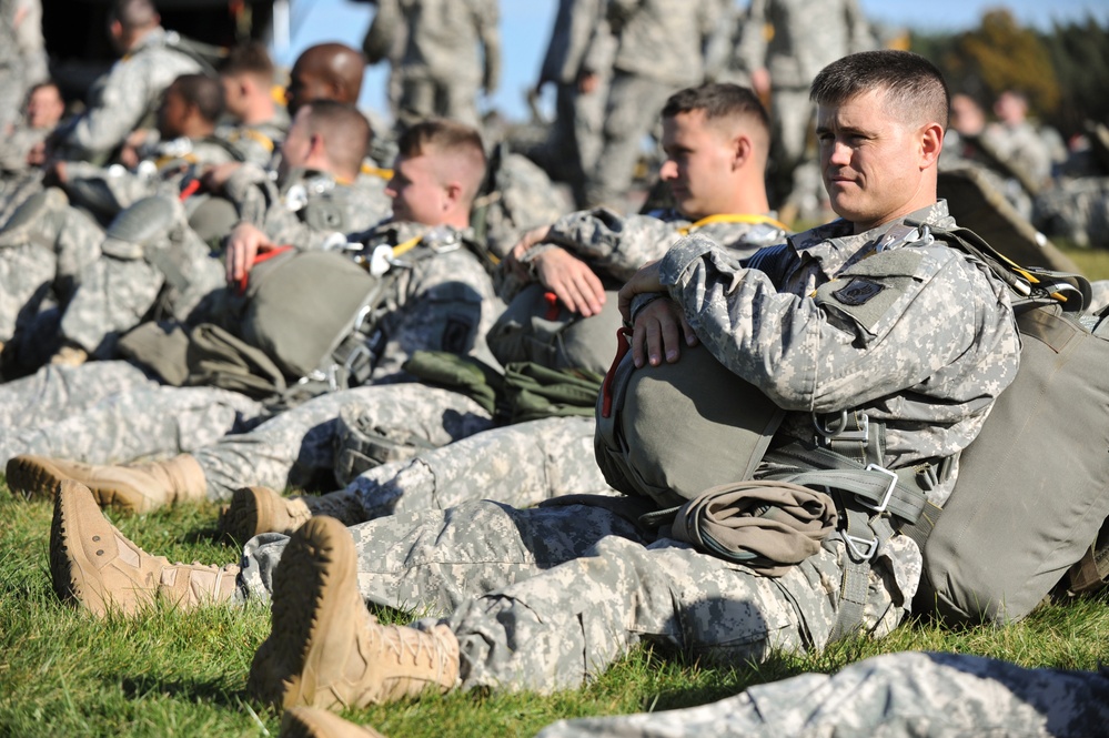 173rd IBCT (A) paratroopers combat jump training in Grafenwoehr