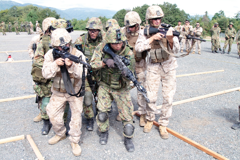 Marines, JGSDF push through weather during final exercise