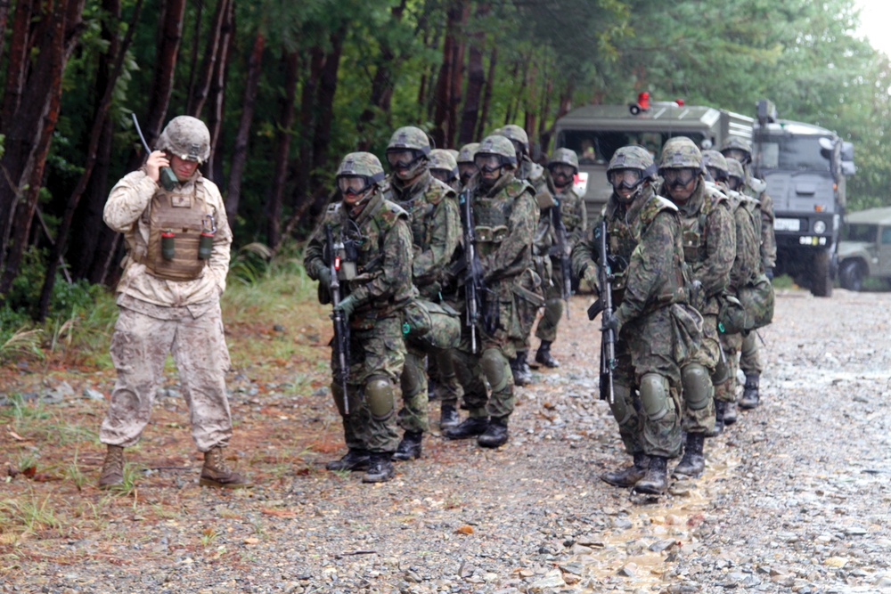 Marines, JGSDF push through weather during final exercise