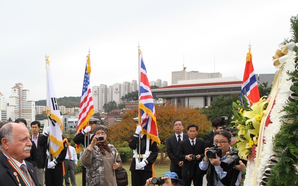 World remembers war heroes’ sacrifice