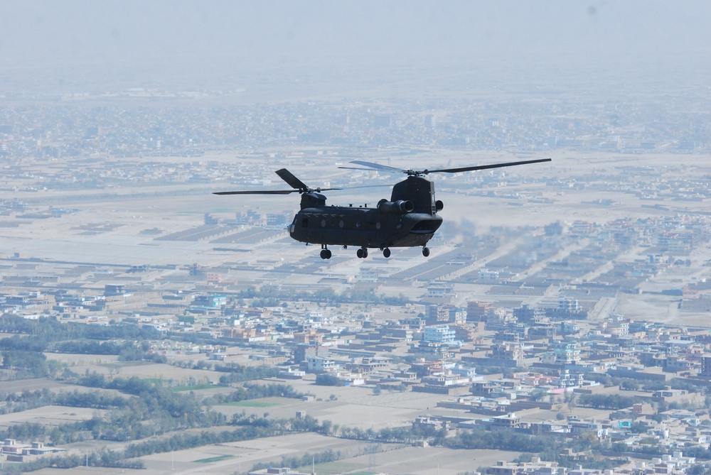 10th Combat Aviation Brigade Chinooks provide lift over Regional Command East
