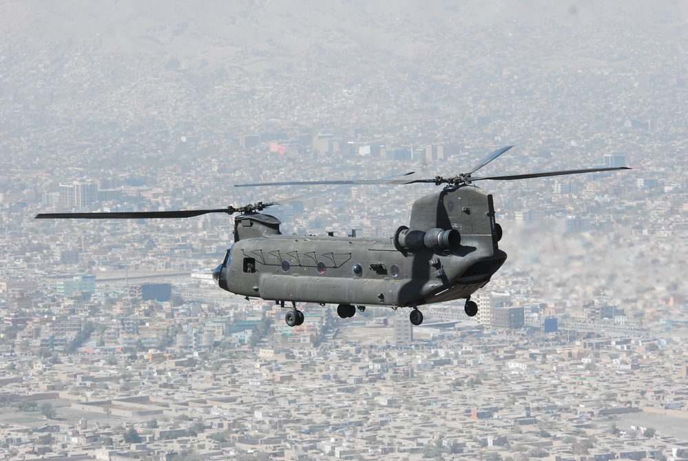 10th Combat Aviation Brigade Chinooks provide lift over Regional Command East