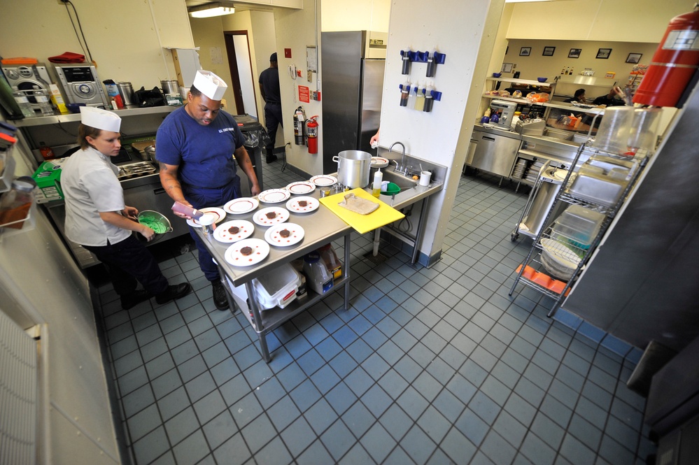 Coast Guard units participate in cooking competition in Va.