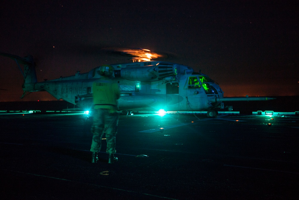 22nd MEU conducts night operations from USS Bataan