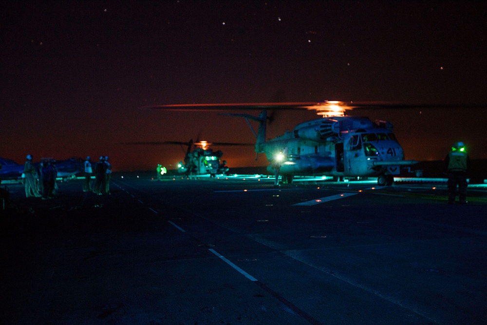 22nd MEU conducts night operations from USS Bataan