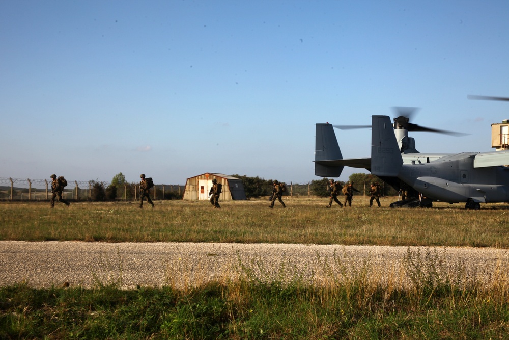 SP-MAGTF Crisis Response Osprey is first to land in France