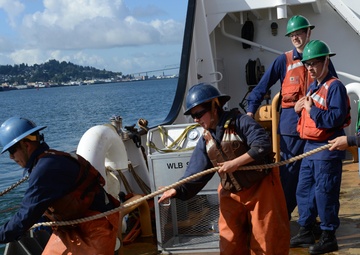 Coast Guard trains for pollution response in Pacific Northwest waters