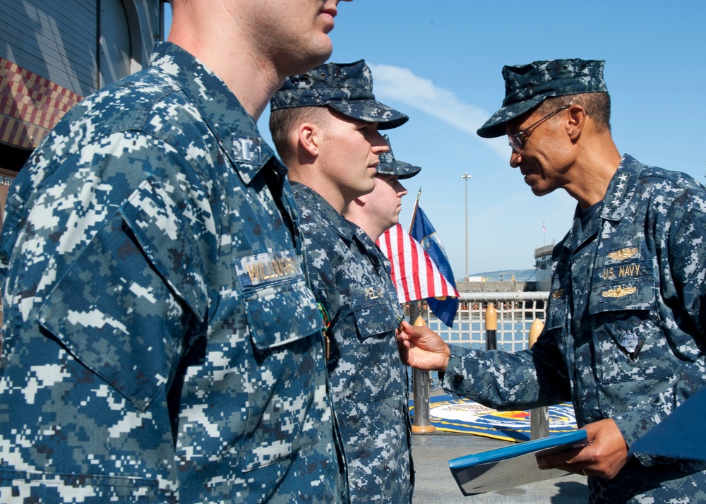 USS Rodney M. Davis all-hands call