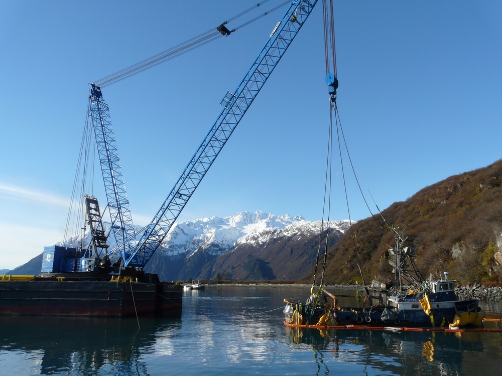 Coast Guard, Global Diving &amp; Salvage raise Fate Hunter in Alaska